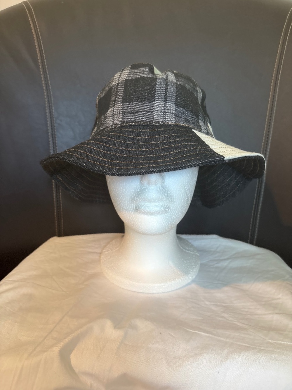 Women’s Bucket  Black and White Hat